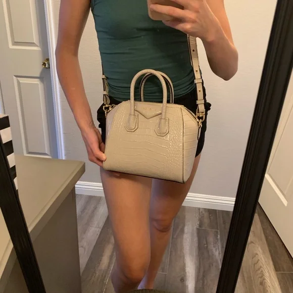 Givenchy Antigona mini bag in Dune - Picture 6 of 9